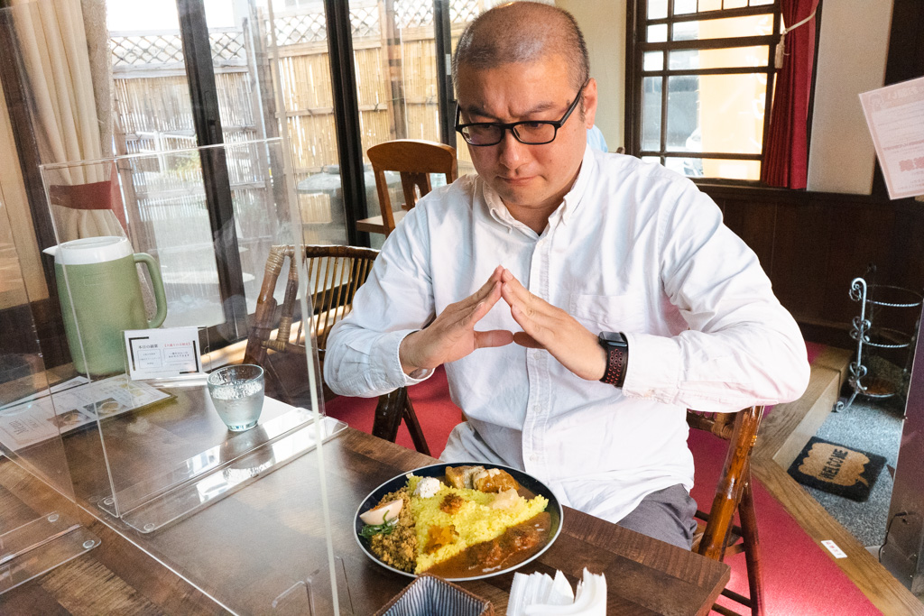 ピラミッドパワーのポーズ