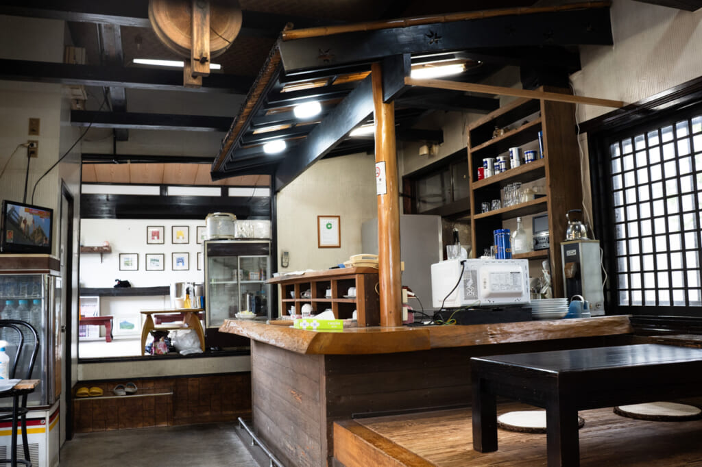 辛口カレー宮島　店内