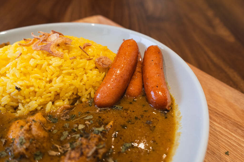 はとやカレー　ソーセージトッピング