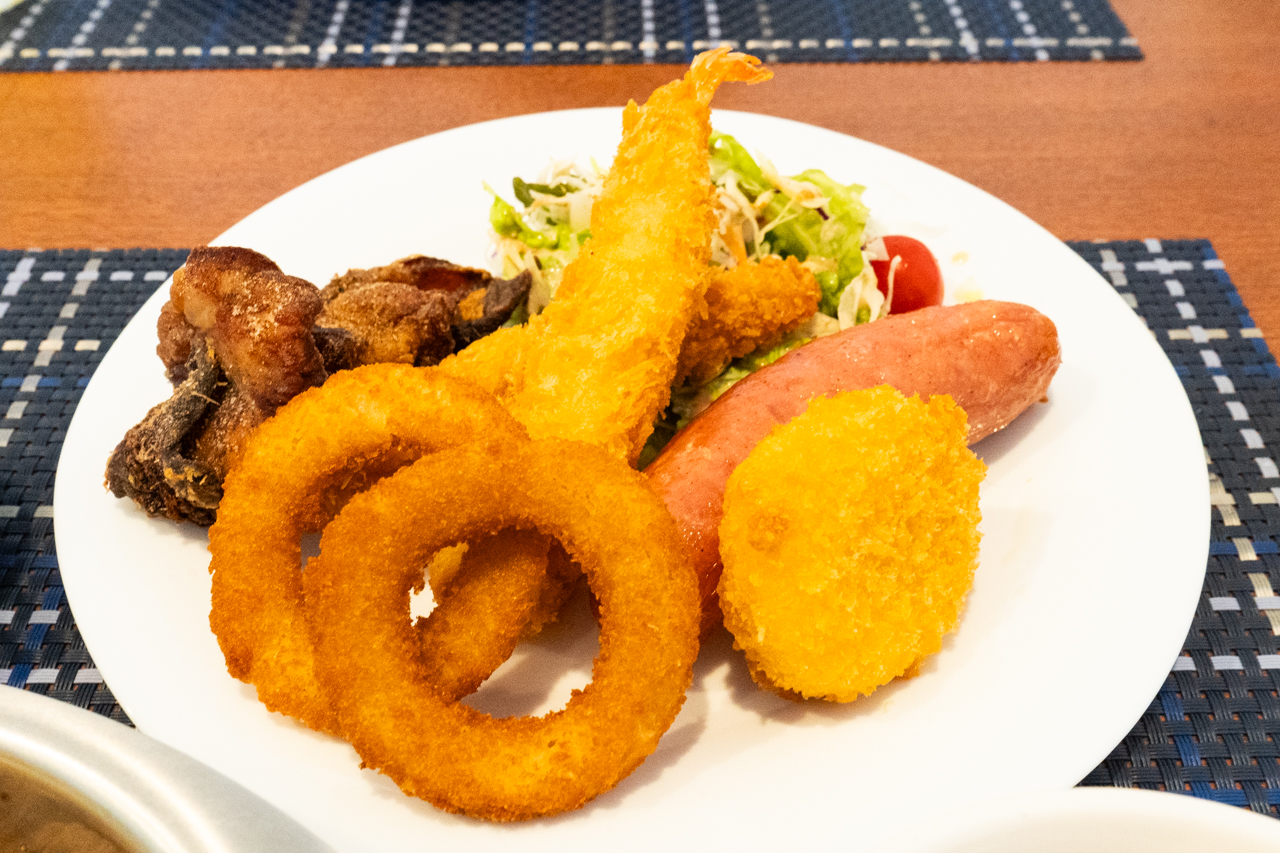 ともだちカレーの日替わりセットプレート