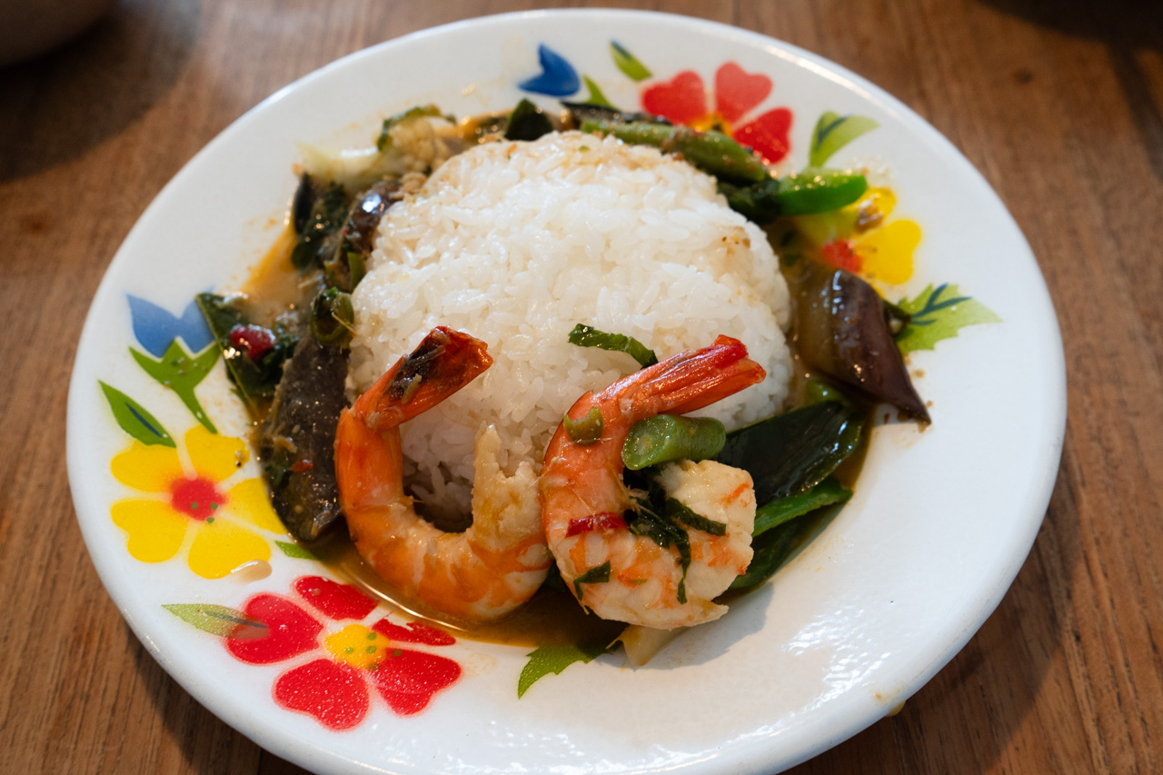 盛り付けたグリーンカレー