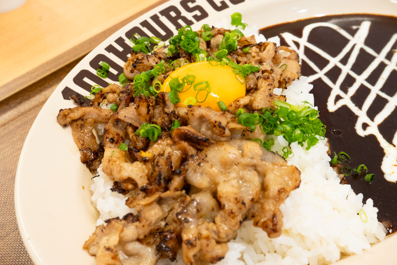 ハングリーカレー 豚肉と卵黄