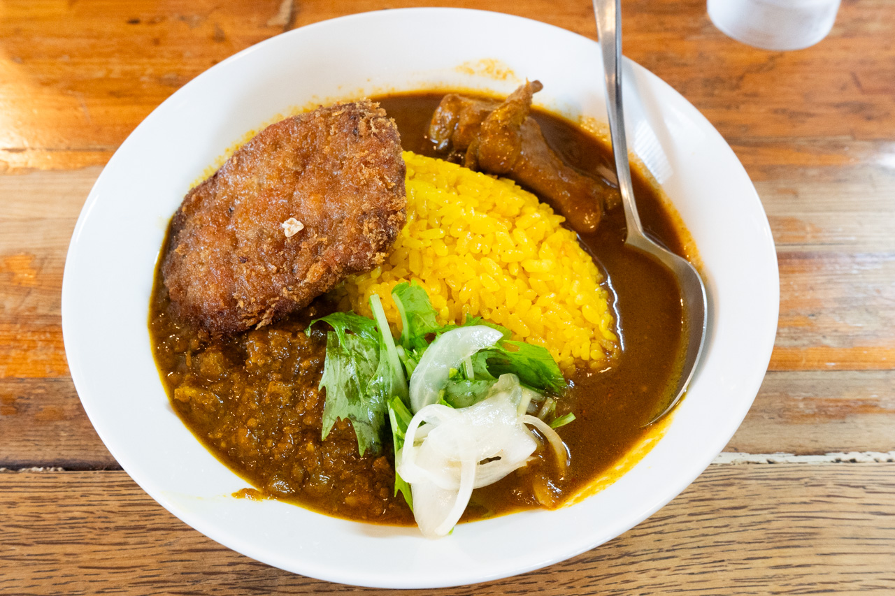 あいがけカレー メンチカツトッピング