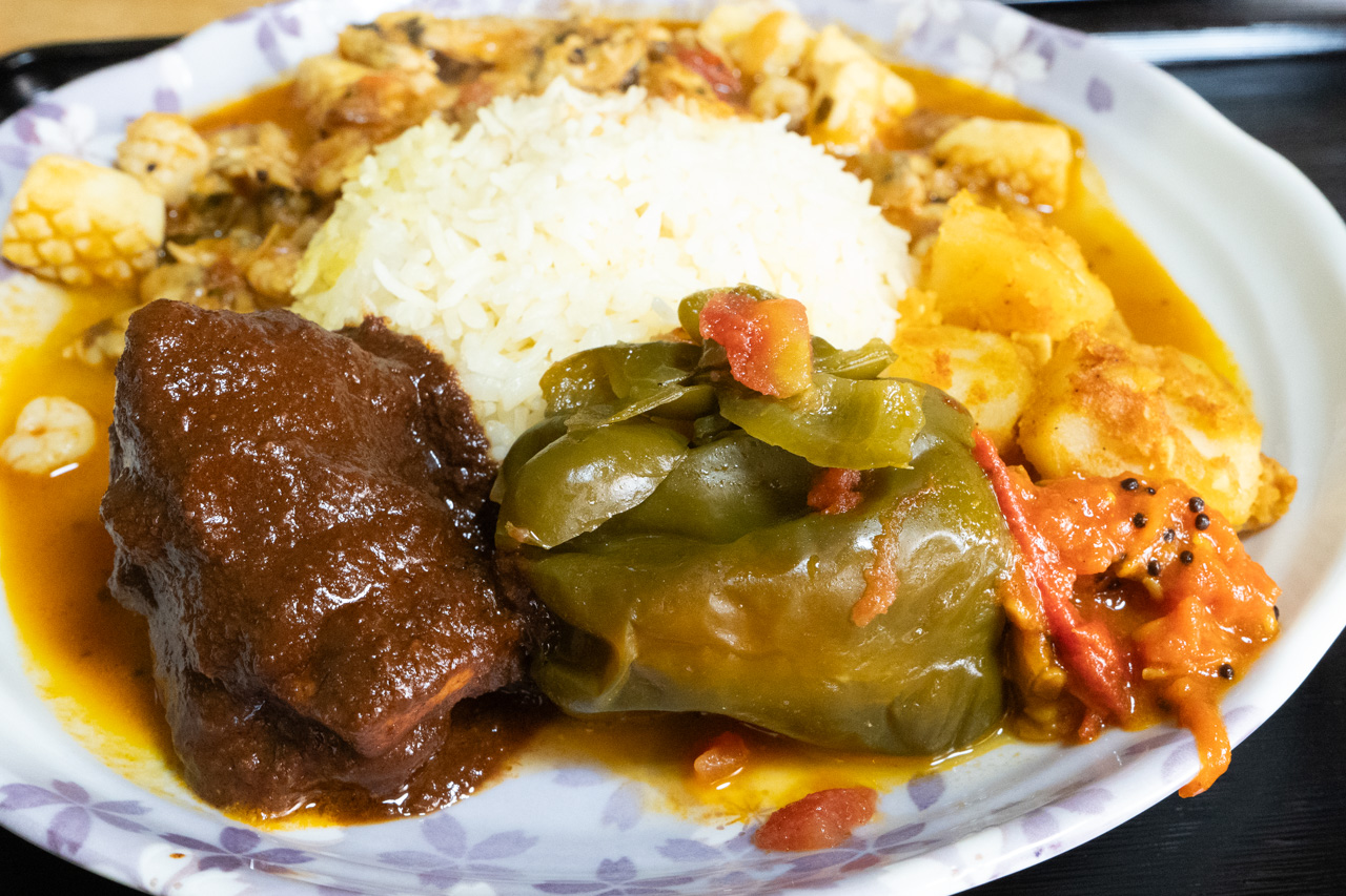 ピーマンドルマ・ポテトマサラ・チキンモーレ