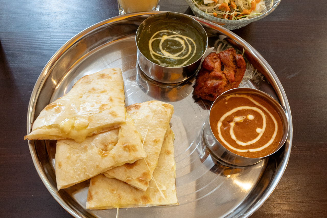 チーズナンランチ　キーマカレー&ほうれん草チキンカレー