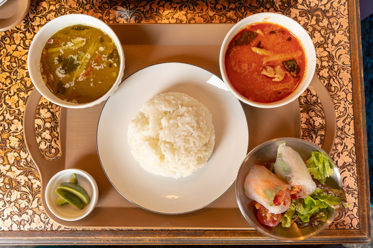 レッドとグリーンカレーのハーフ&ハーフ