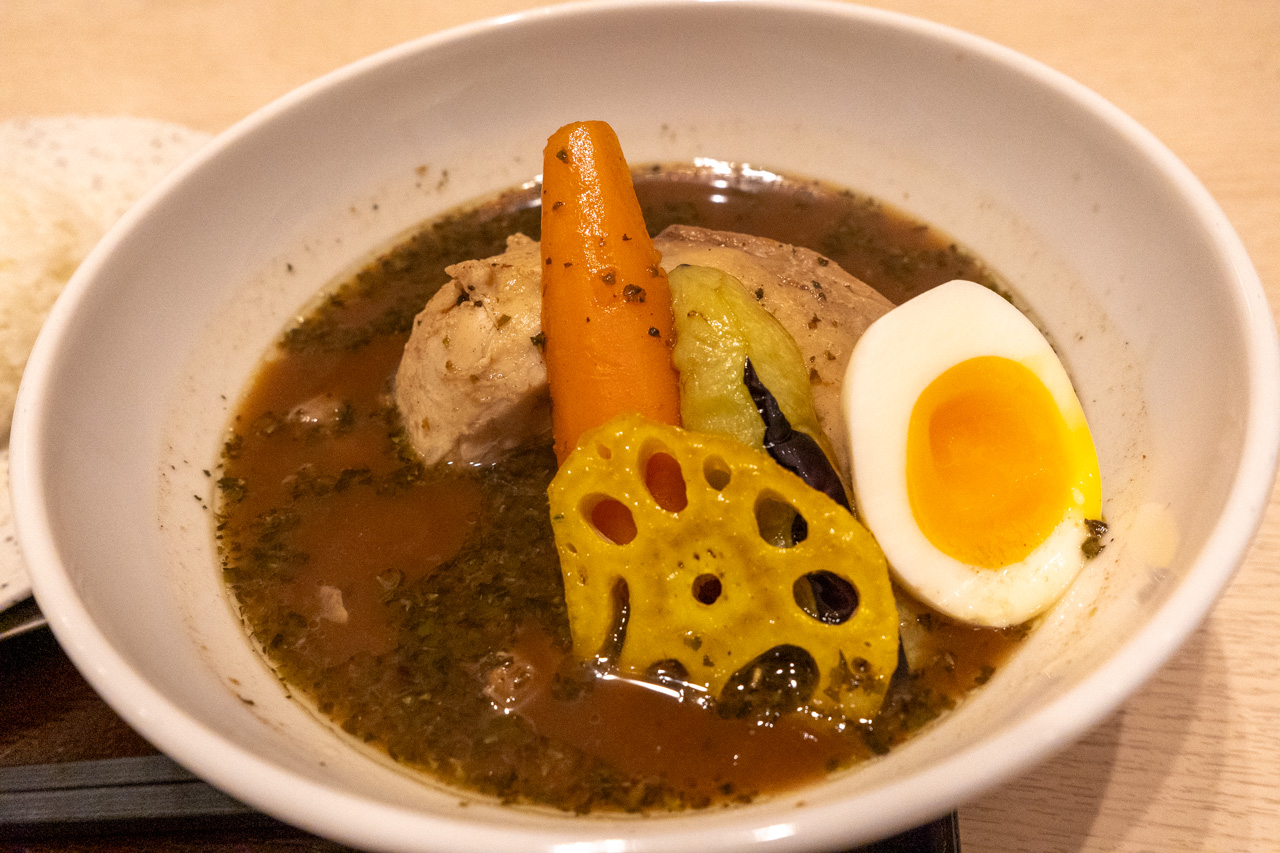 鶏ガラと和出汁スープカレー チキンレッグ