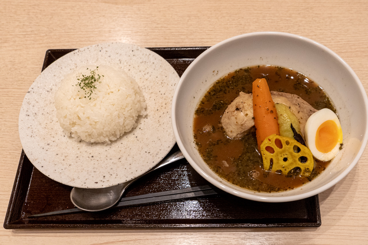 鶏ガラと和出汁スープカレー チキンレッグ