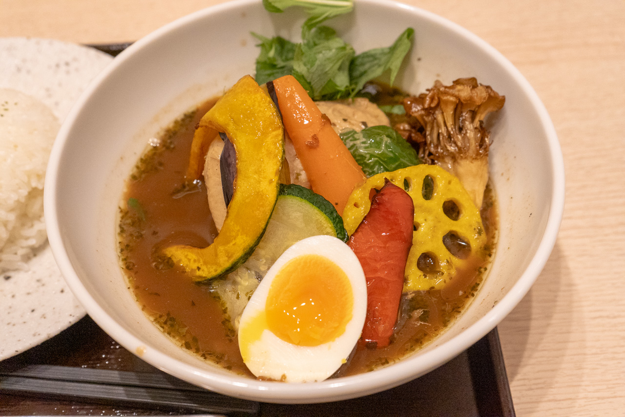 鶏ガラと和出汁スープカレー チキンと野菜⑩種