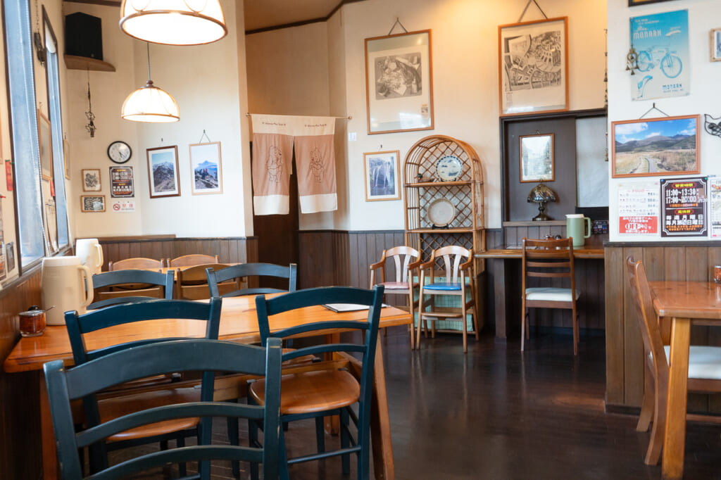 くいしん坊 店内