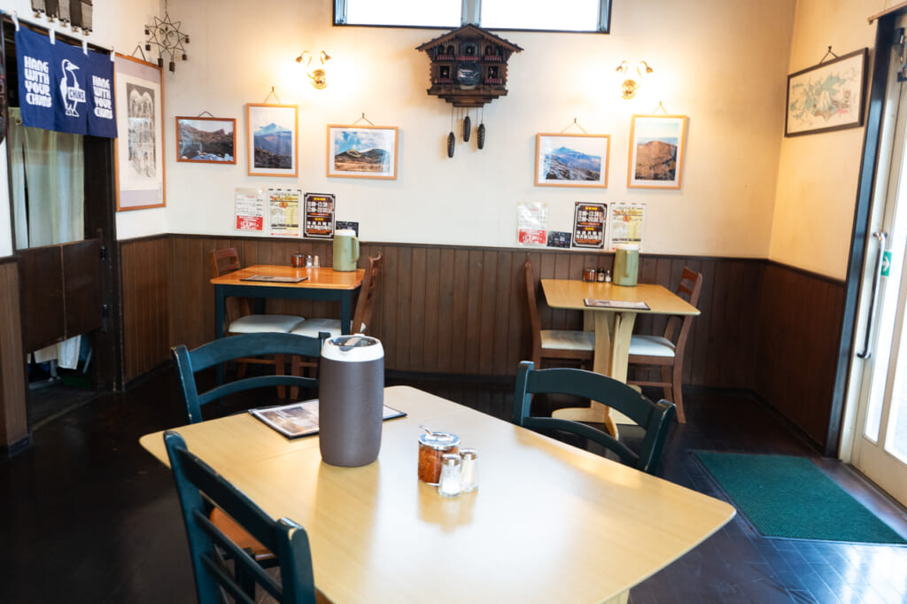 くいしん坊 店内